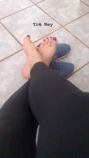 Alaine Crissiê feet photo thumbnail