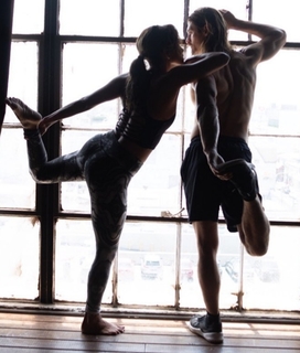 Halle Berry feet photo thumbnail