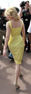 Elizabeth Banks feet photo thumbnail