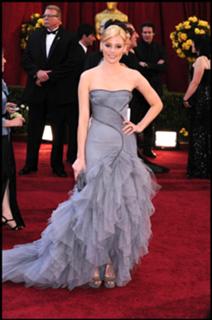 Elizabeth Banks feet photo thumbnail