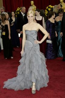 Elizabeth Banks feet photo thumbnail