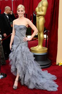Elizabeth Banks feet photo thumbnail