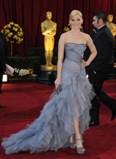 Elizabeth Banks feet photo thumbnail