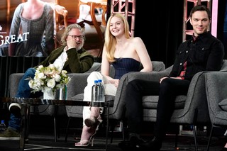 Elle Fanning feet photo thumbnail