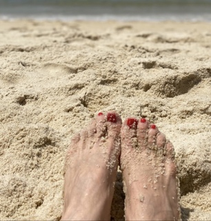 Mariana Ximenes feet photo thumbnail