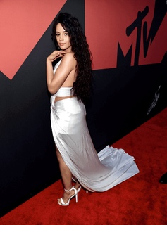 Camila Cabello feet photo thumbnail
