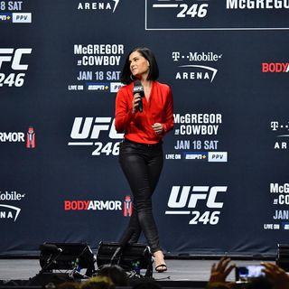 Megan Olivi feet photo thumbnail
