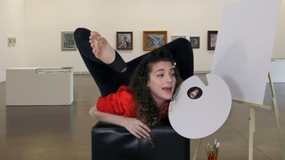 Sofie Dossi feet photo thumbnail