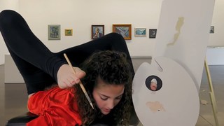 Sofie Dossi feet photo thumbnail