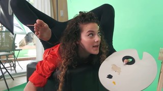 Sofie Dossi feet photo thumbnail