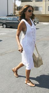 Halle Berry feet photo thumbnail