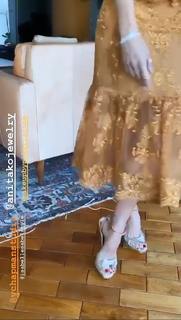 Brooke Burke feet photo thumbnail