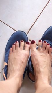Alaine Crissiê feet photo thumbnail