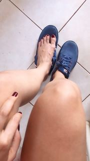 Alaine Crissiê feet photo thumbnail