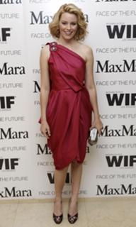 Elizabeth Banks feet photo thumbnail
