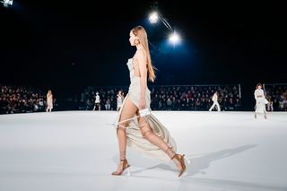 Gigi Hadid feet photo thumbnail