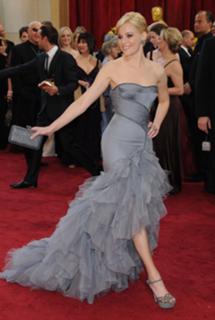 Elizabeth Banks feet photo thumbnail