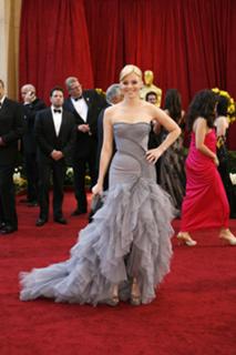 Elizabeth Banks feet photo thumbnail