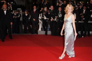 Elizabeth Banks feet photo thumbnail