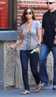 Halle Berry feet photo thumbnail