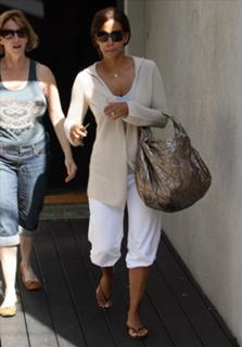Halle Berry feet photo thumbnail