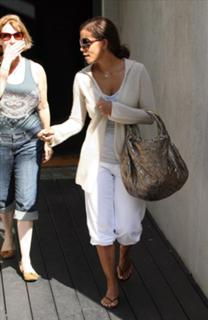 Halle Berry feet photo thumbnail