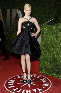 Elizabeth Banks feet photo thumbnail