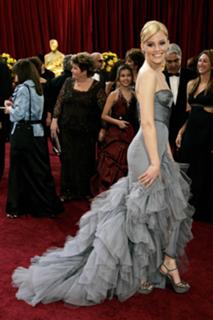 Elizabeth Banks feet photo thumbnail
