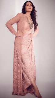 Sonakshi Sinha feet photo thumbnail