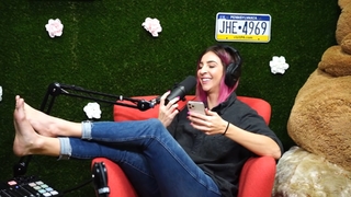 Gabbie Hanna feet photo thumbnail