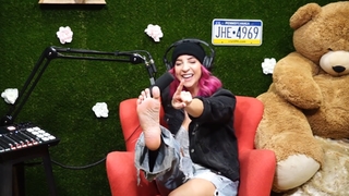 Gabbie Hanna feet photo thumbnail