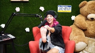 Gabbie Hanna feet photo thumbnail