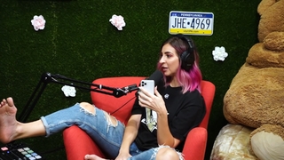 Gabbie Hanna feet photo thumbnail