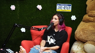 Gabbie Hanna feet photo thumbnail