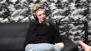 Gabbie Hanna feet photo thumbnail