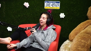 Gabbie Hanna feet photo thumbnail