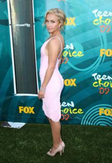 Hayden Panettiere feet photo thumbnail