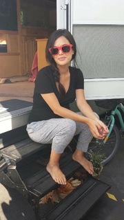 Rachel Bilson feet photo thumbnail