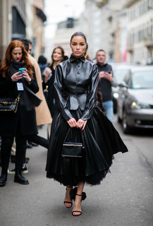 Olivia Culpo feet photo thumbnail