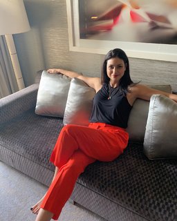 Morena Baccarin feet photo thumbnail