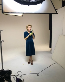 Gillian Anderson feet photo thumbnail