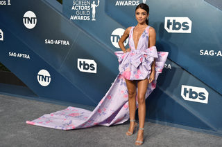 Sarah Hyland feet photo thumbnail
