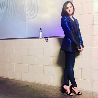 Megan Olivi feet photo thumbnail