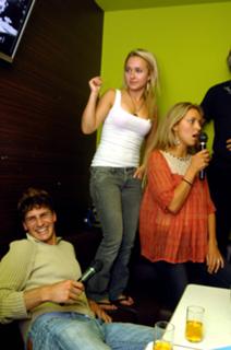 Hayden Panettiere feet photo thumbnail