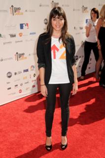 Aubrey Plaza feet photo thumbnail