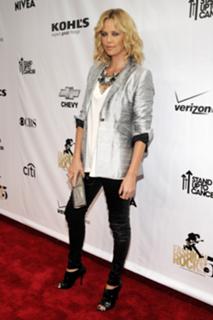 Charlize Theron feet photo thumbnail