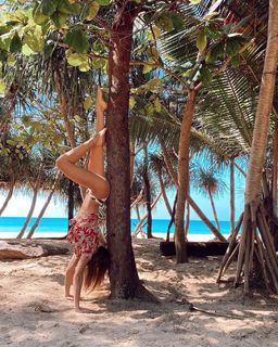 Seyma Subasi feet photo thumbnail