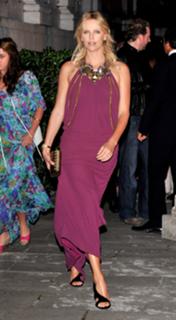 Charlize Theron feet photo thumbnail