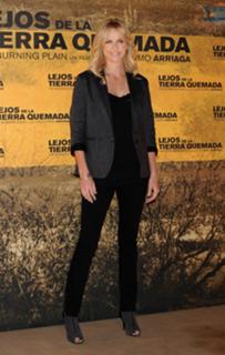Charlize Theron feet photo thumbnail