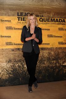 Charlize Theron feet photo thumbnail